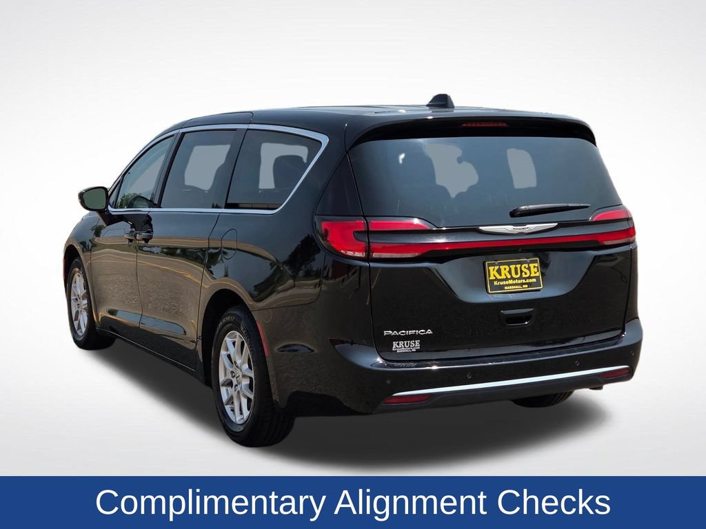 Used 2024 Chrysler Pacifica Touring-L FWD image 6