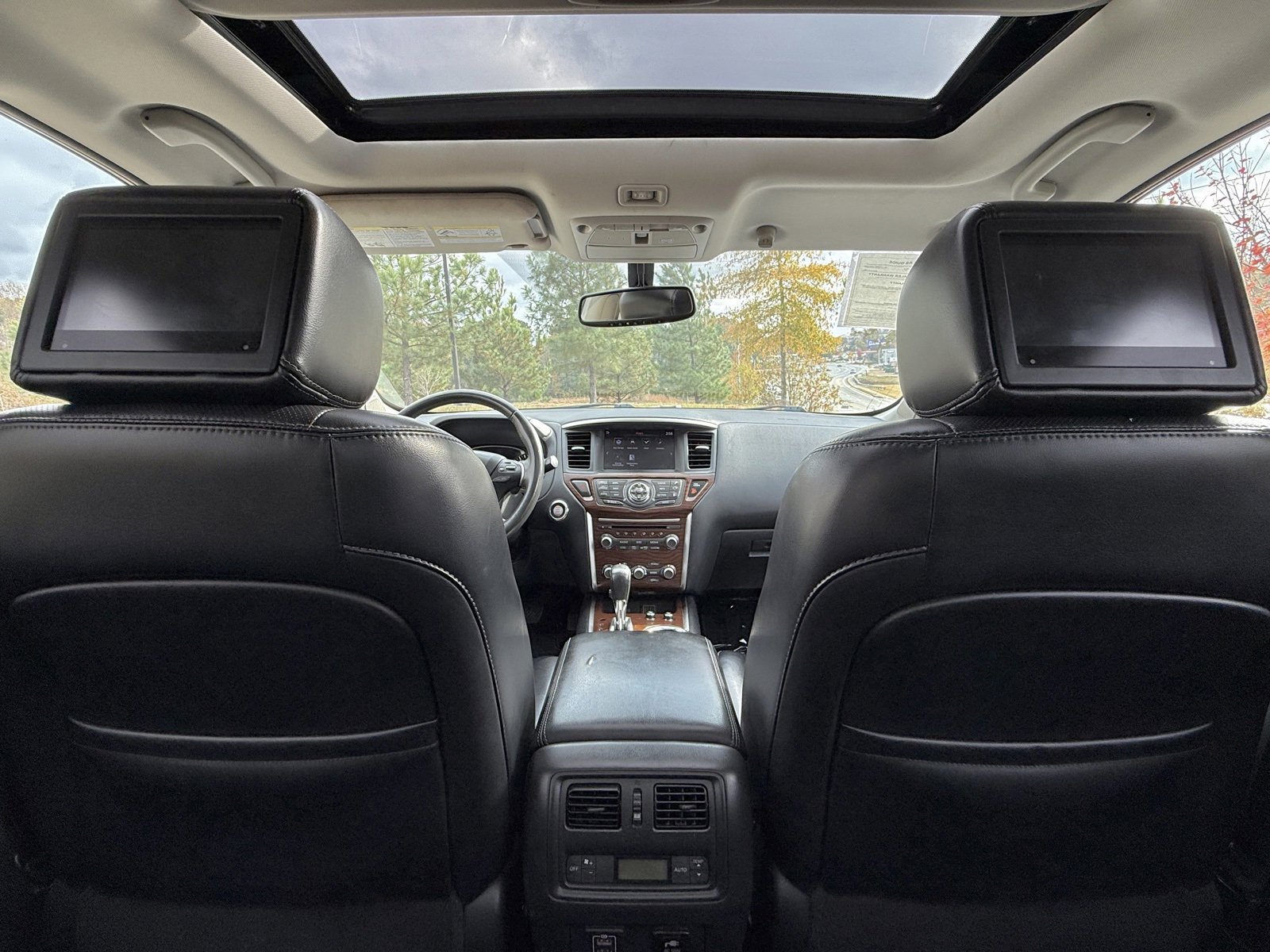 Used 2018 Nissan Pathfinder Platinum image 31