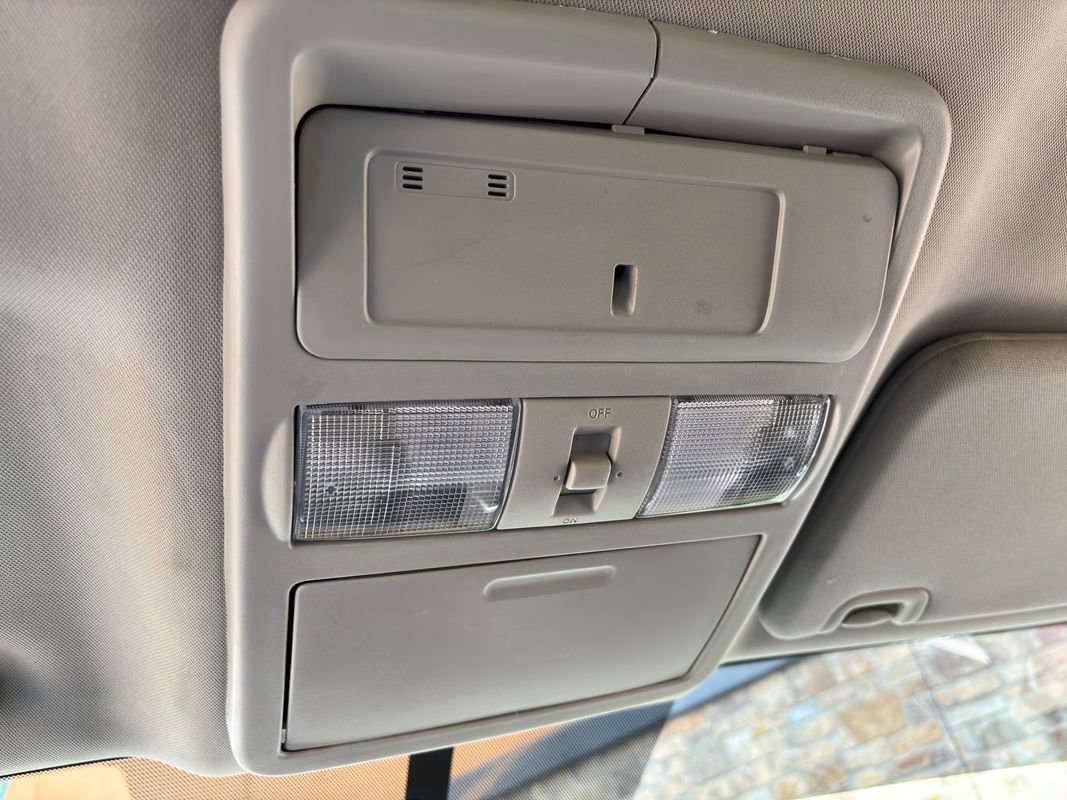 Used 2019 Nissan Titan SV image 19