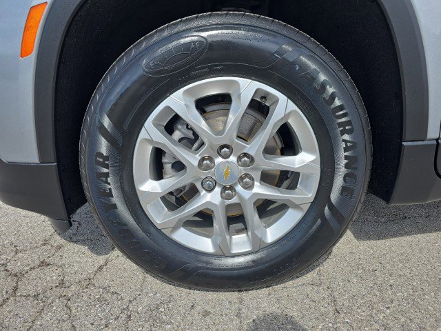 Used 2023 Chevrolet Traverse LS w/ Safety Package image 10