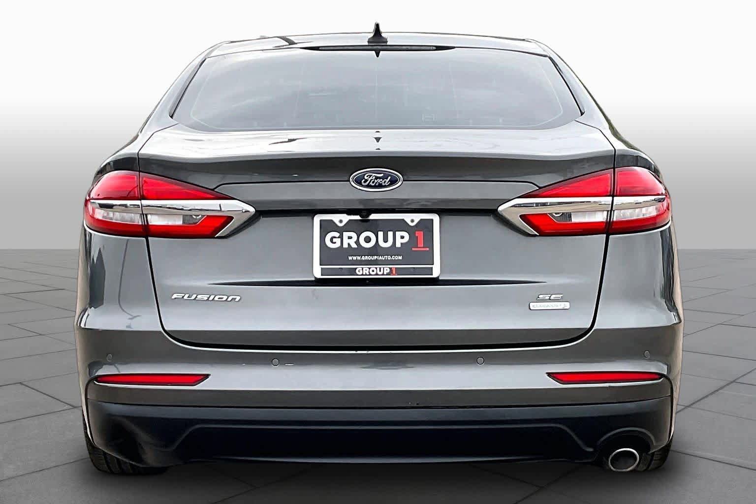 Used 2019 Ford Fusion SE FWD image 5