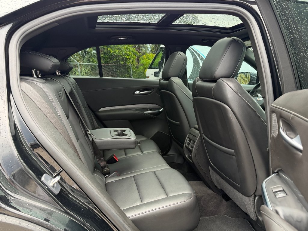 Used 2024 Cadillac XT4 Premium Luxury FWD image 17
