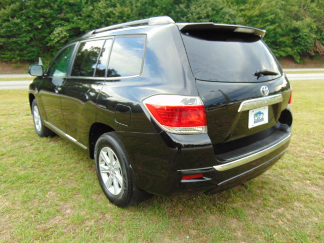 Used 2012 Toyota Highlander SE w/ Tow Pkg AWD/4WD image 4