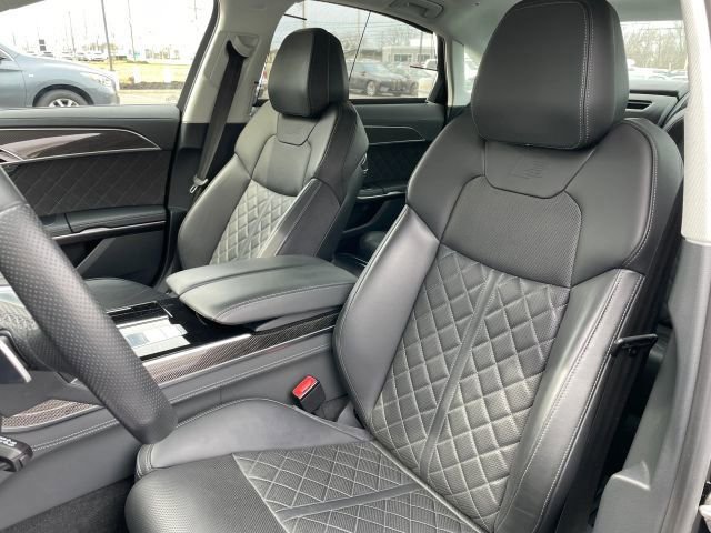 Used 2023 Audi S8 image 4