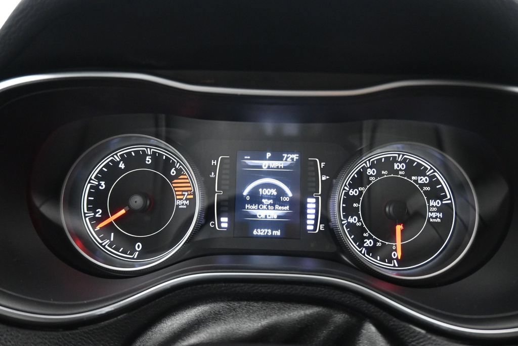 Used 2019 Jeep Cherokee Latitude Plus w/ Cold Weather Group AWD/4WD image 15