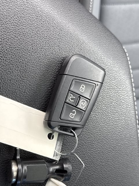 Used 2025 Volkswagen Jetta SE FWD image 11