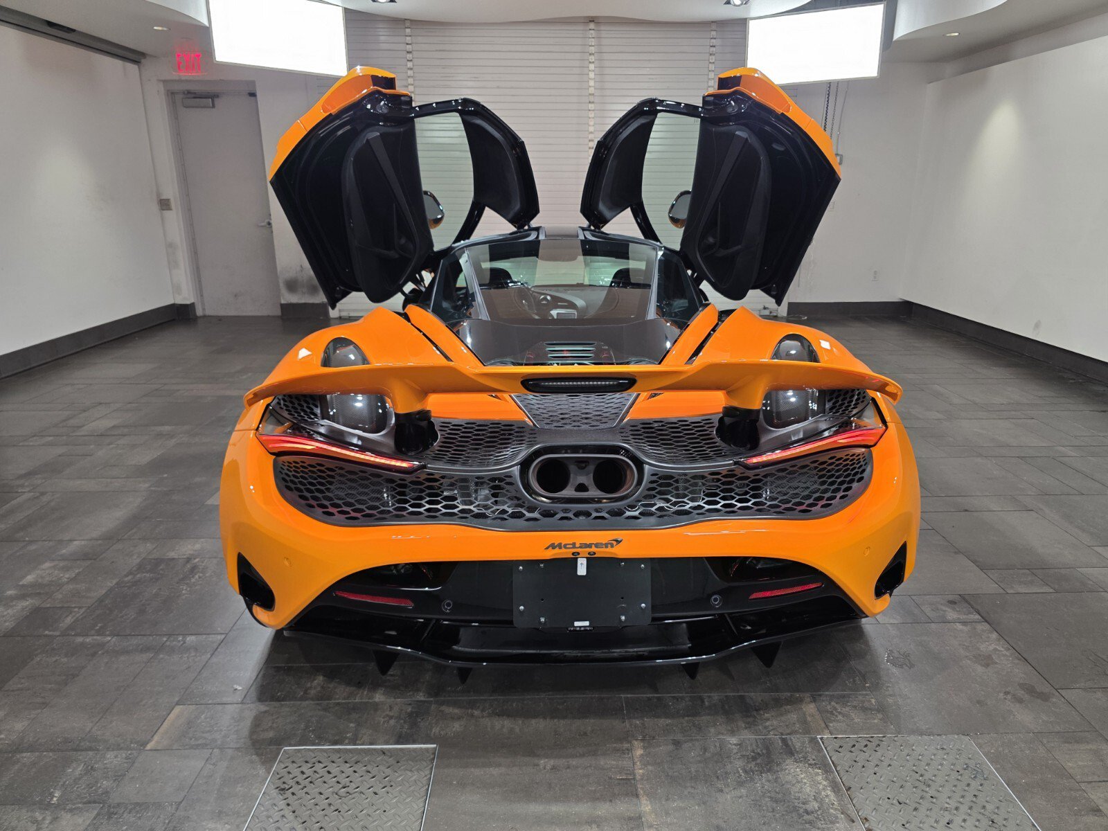 Used 2025 McLaren 750S RWD image 24