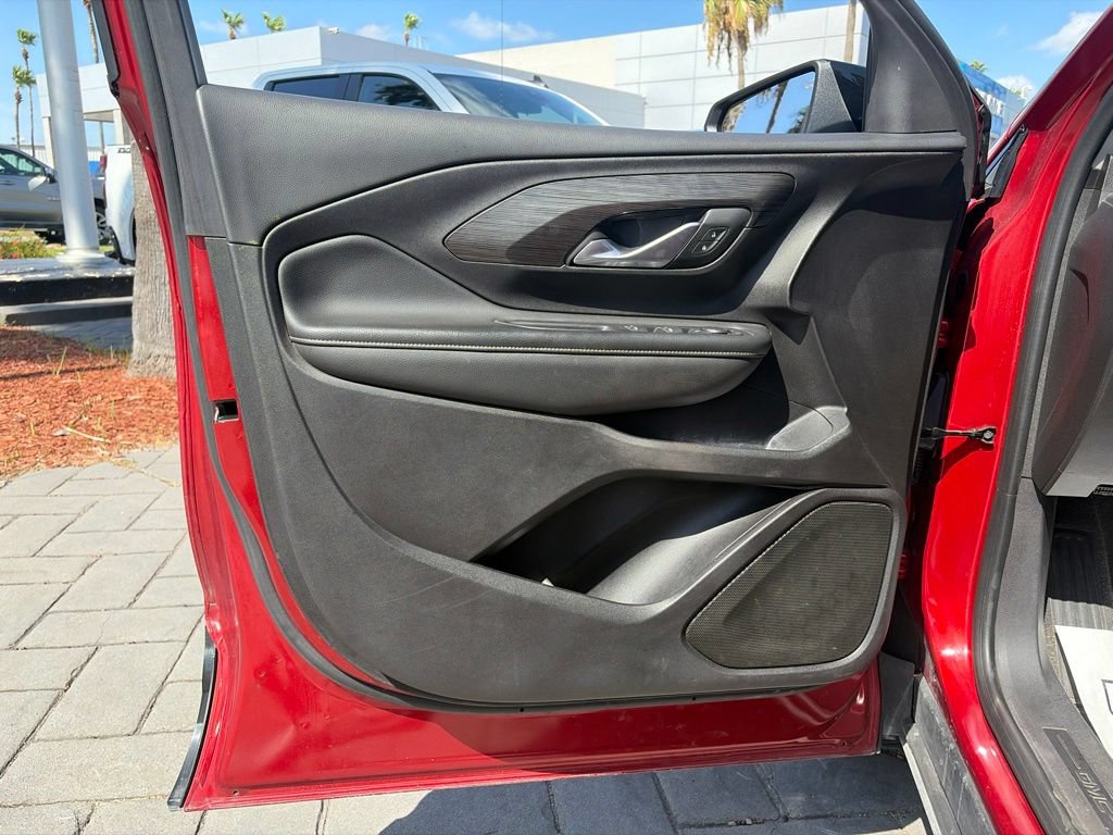 Used 2024 GMC Terrain SLE FWD image 13