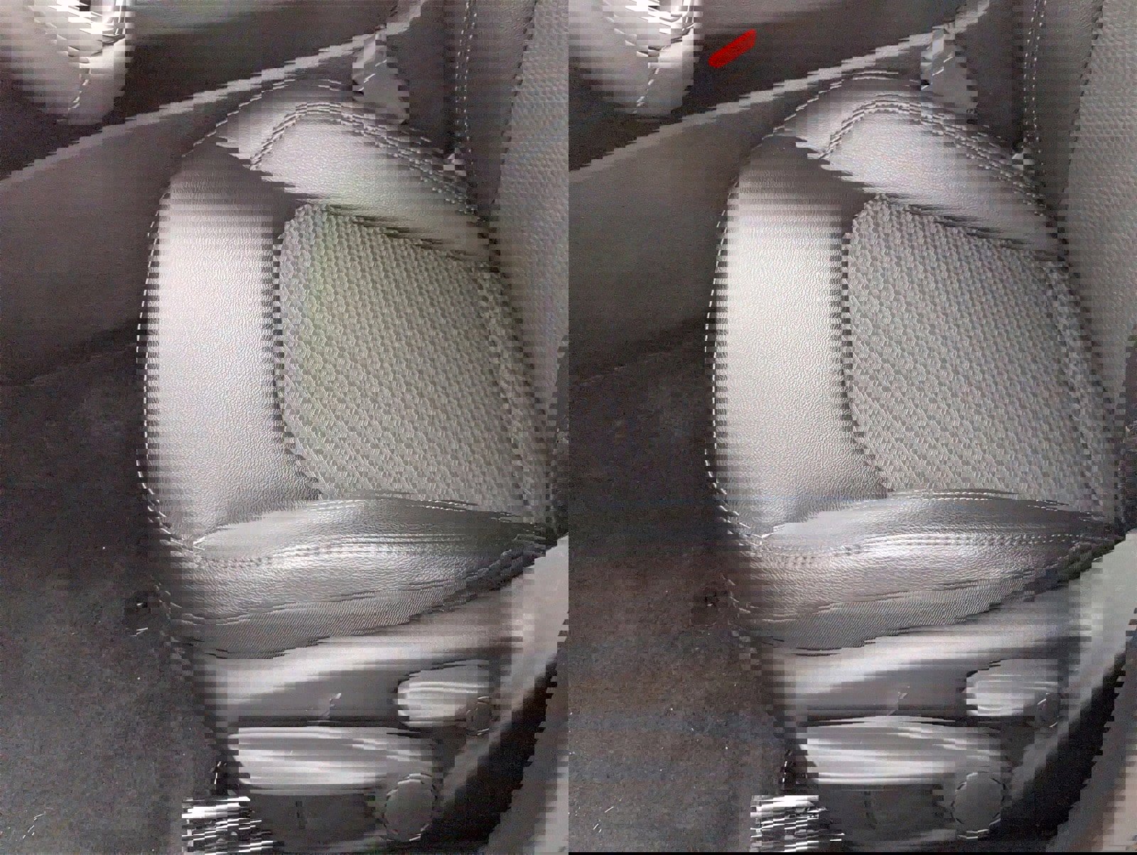 Used 2025 Jeep Compass Latitude image 18