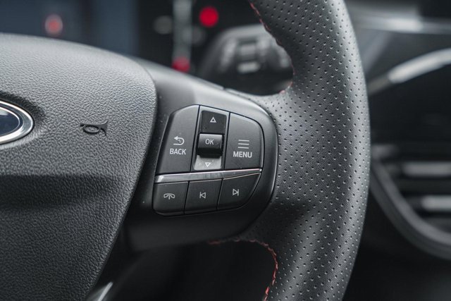 Used 2025 Ford Escape ST-Line image 32