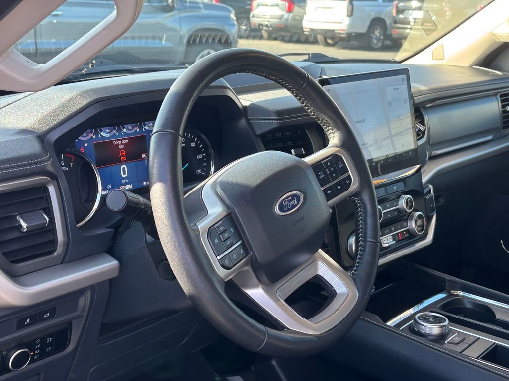 Used 2024 Ford Expedition XLT image 9