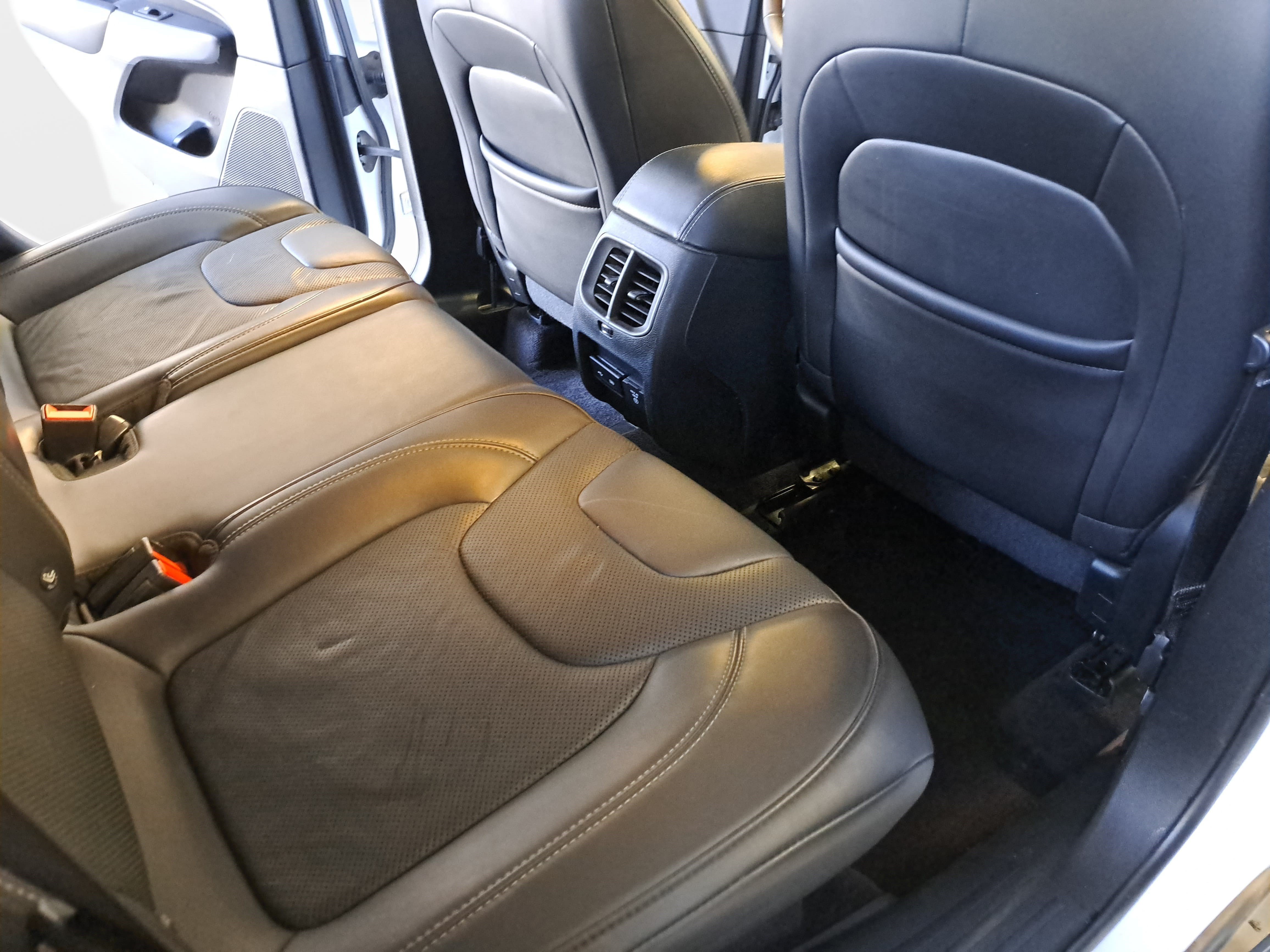 Used 2019 Jeep Cherokee Limited AWD/4WD image 11