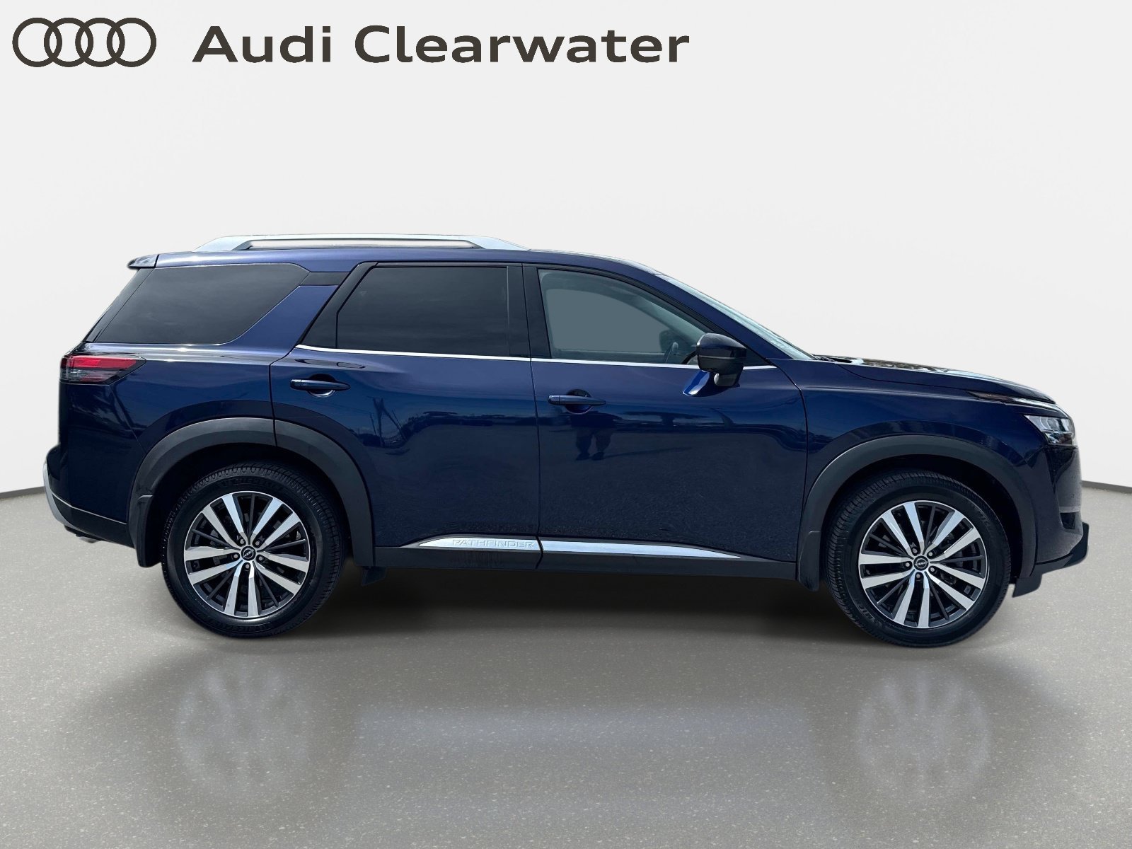 Used 2022 Nissan Pathfinder Platinum w/ Cargo Package AWD/4WD image 5