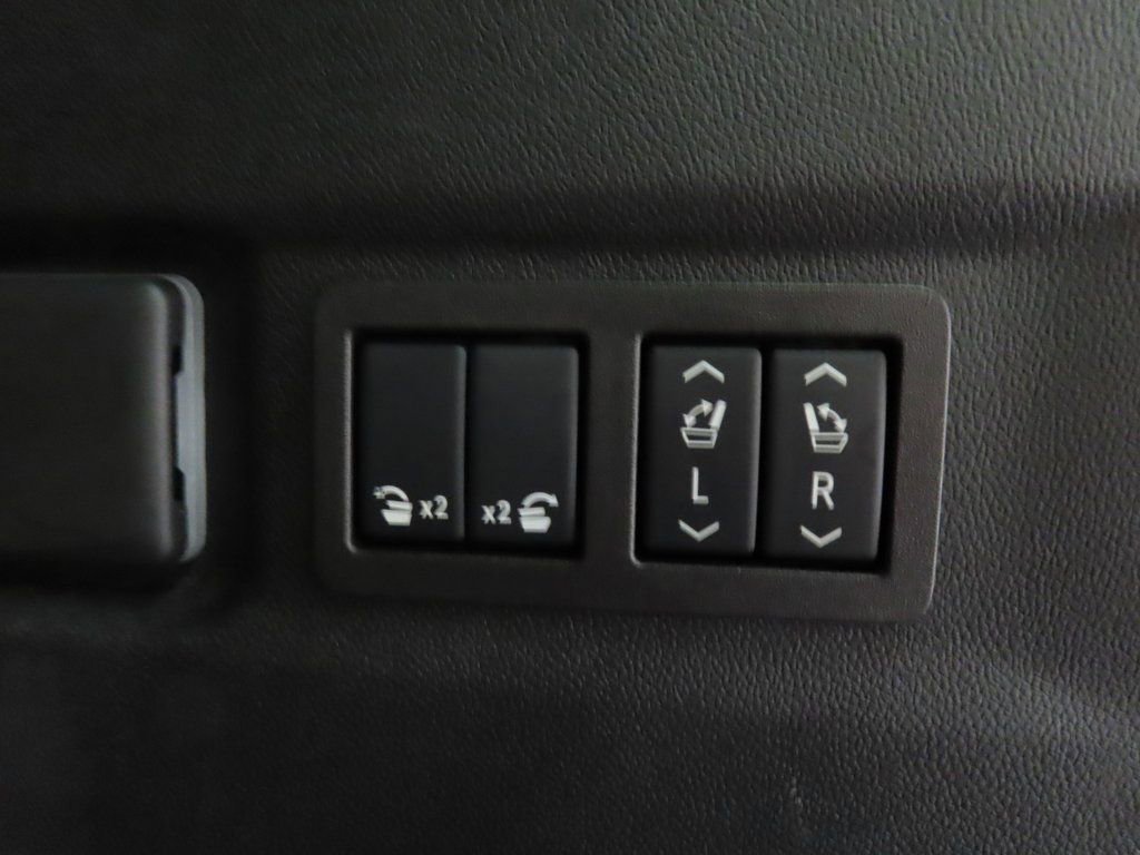 Used 2025 GMC Yukon XL AT4 w/ AT4 Premium Package image 37