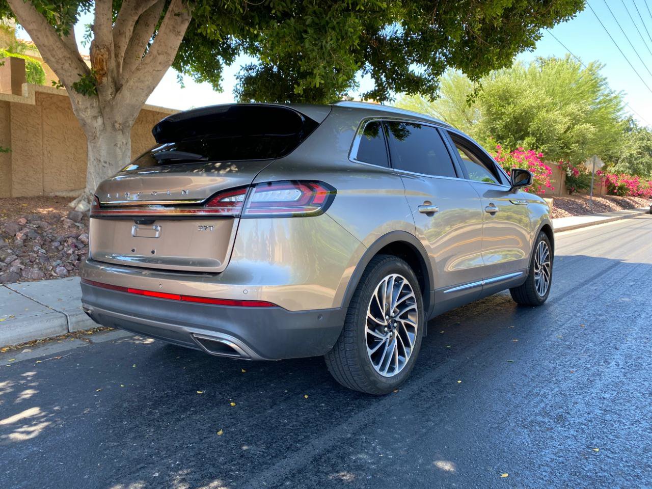 Used 2019 Lincoln Nautilus Reserve FWD image 3