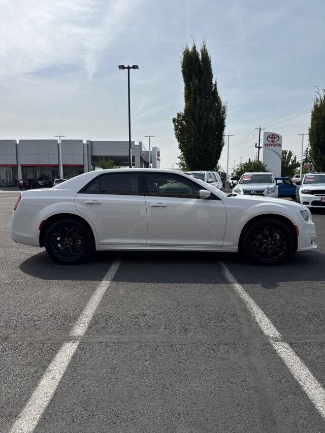 Used 2023 Chrysler 300 Touring L AWD/4WD image 4