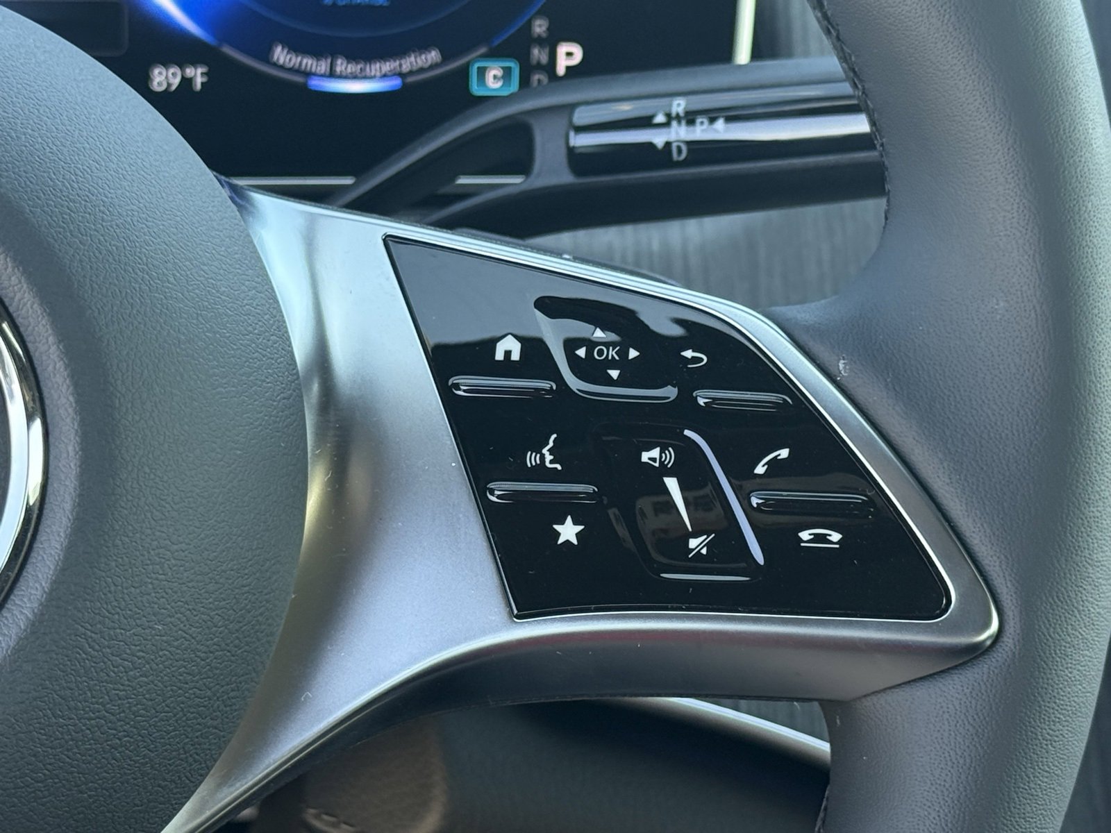 New 2026 Mercedes-Benz EQE 320 4MATIC Sedan image 20