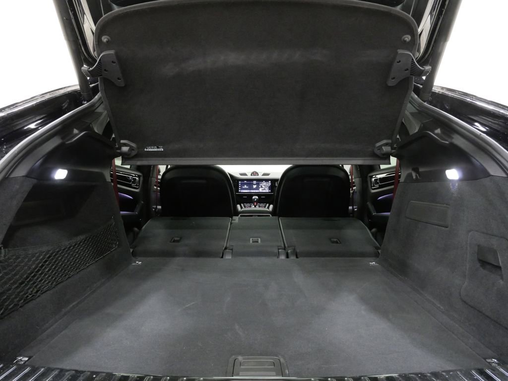 Used 2023 Porsche Cayenne S image 29