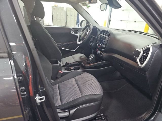 Used 2025 Kia Soul LX w/ LX Technology Package FWD image 10