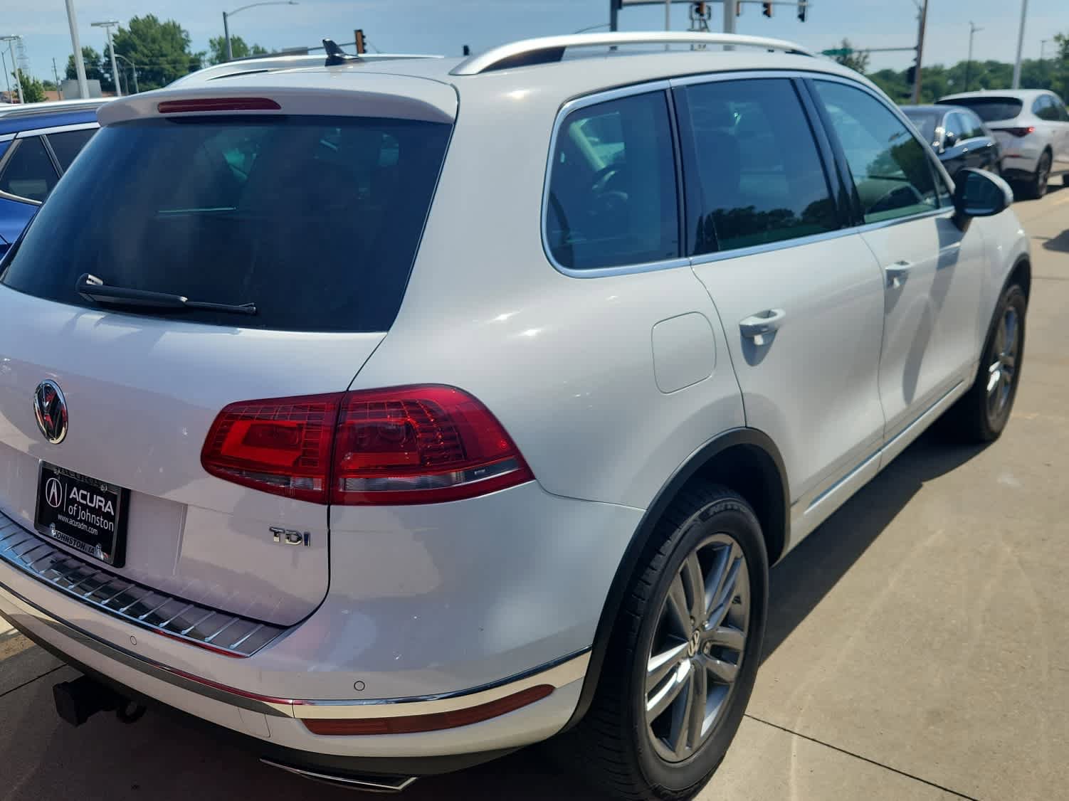 Used 2016 Volkswagen Touareg TDI AWD/4WD image 5