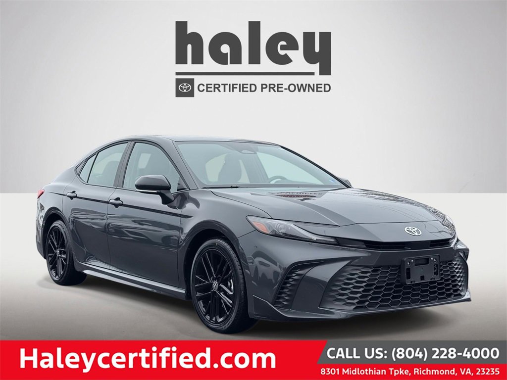 Used 2025 Toyota Camry SE image 1