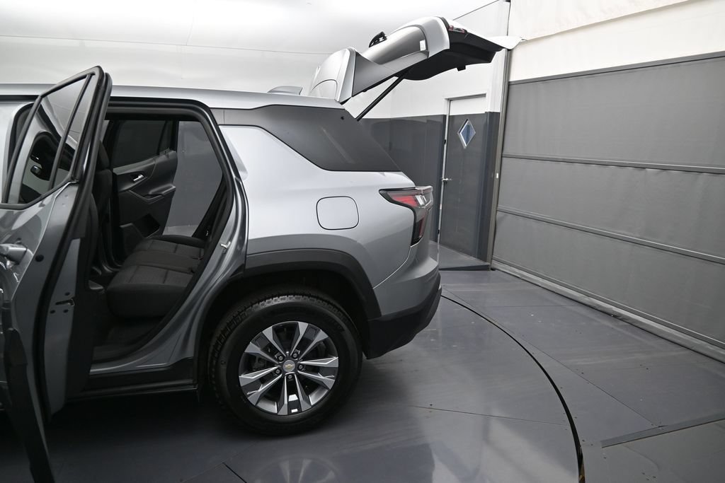 Certified 2026 Chevrolet Equinox LT AWD/4WD image 12