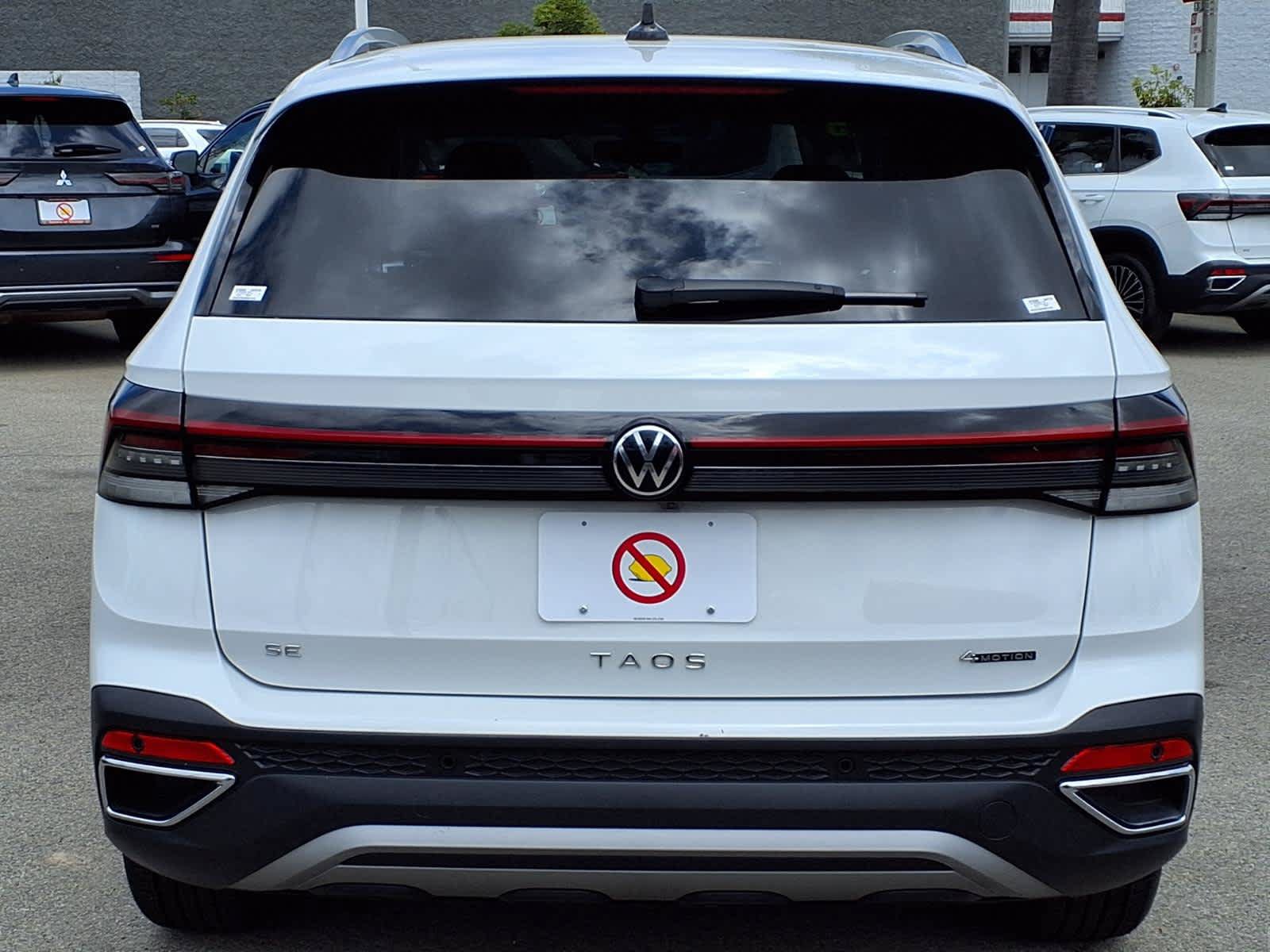 Used 2025 Volkswagen Taos SE AWD/4WD image 5