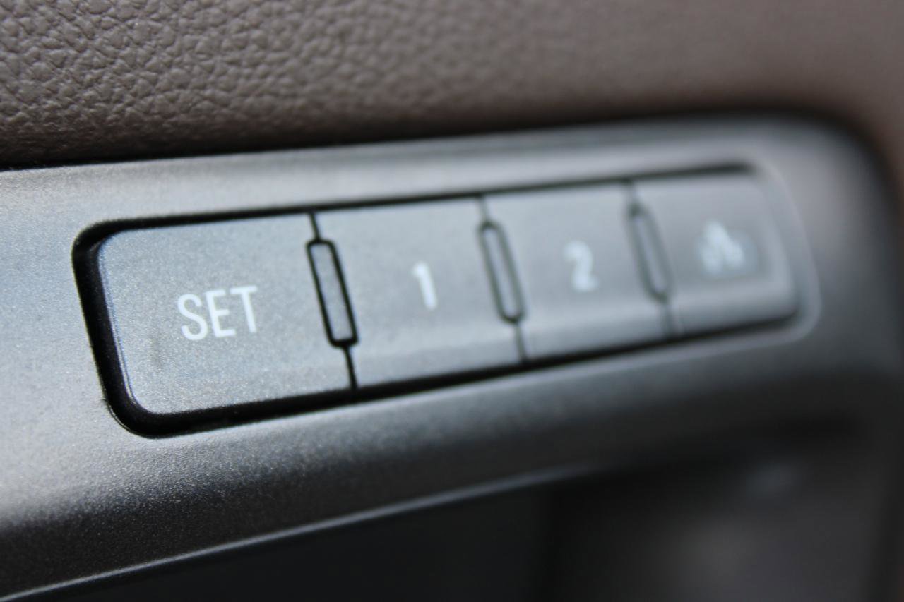 Used 2018 GMC Sierra 1500 SLT w/ SLT Premium Package image 16