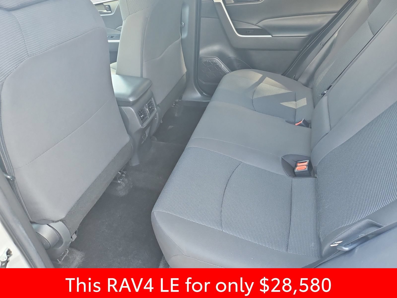 Used 2023 Toyota RAV4 LE AWD/4WD image 32