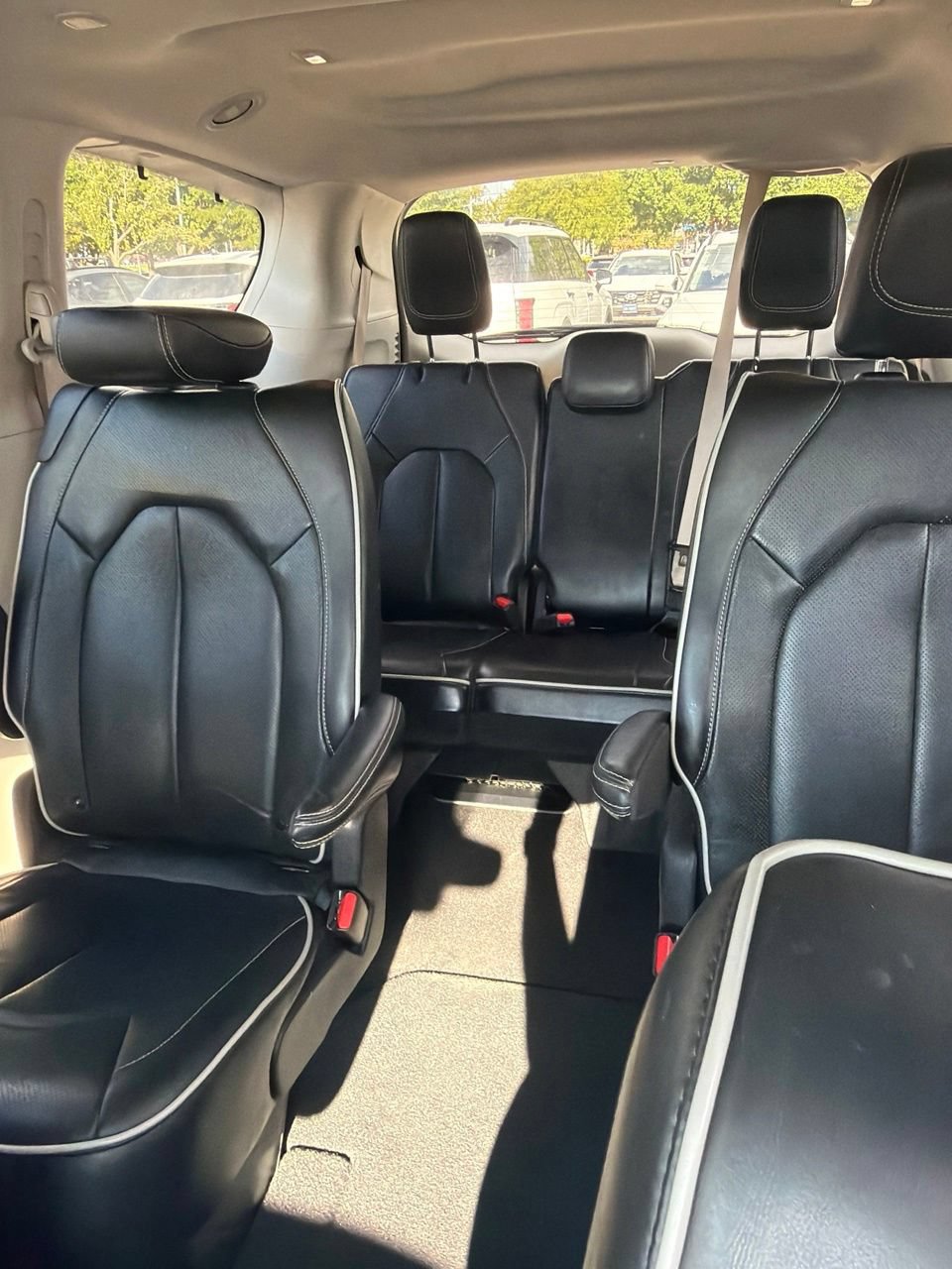 Used 2024 Chrysler Pacifica Limited FWD image 7