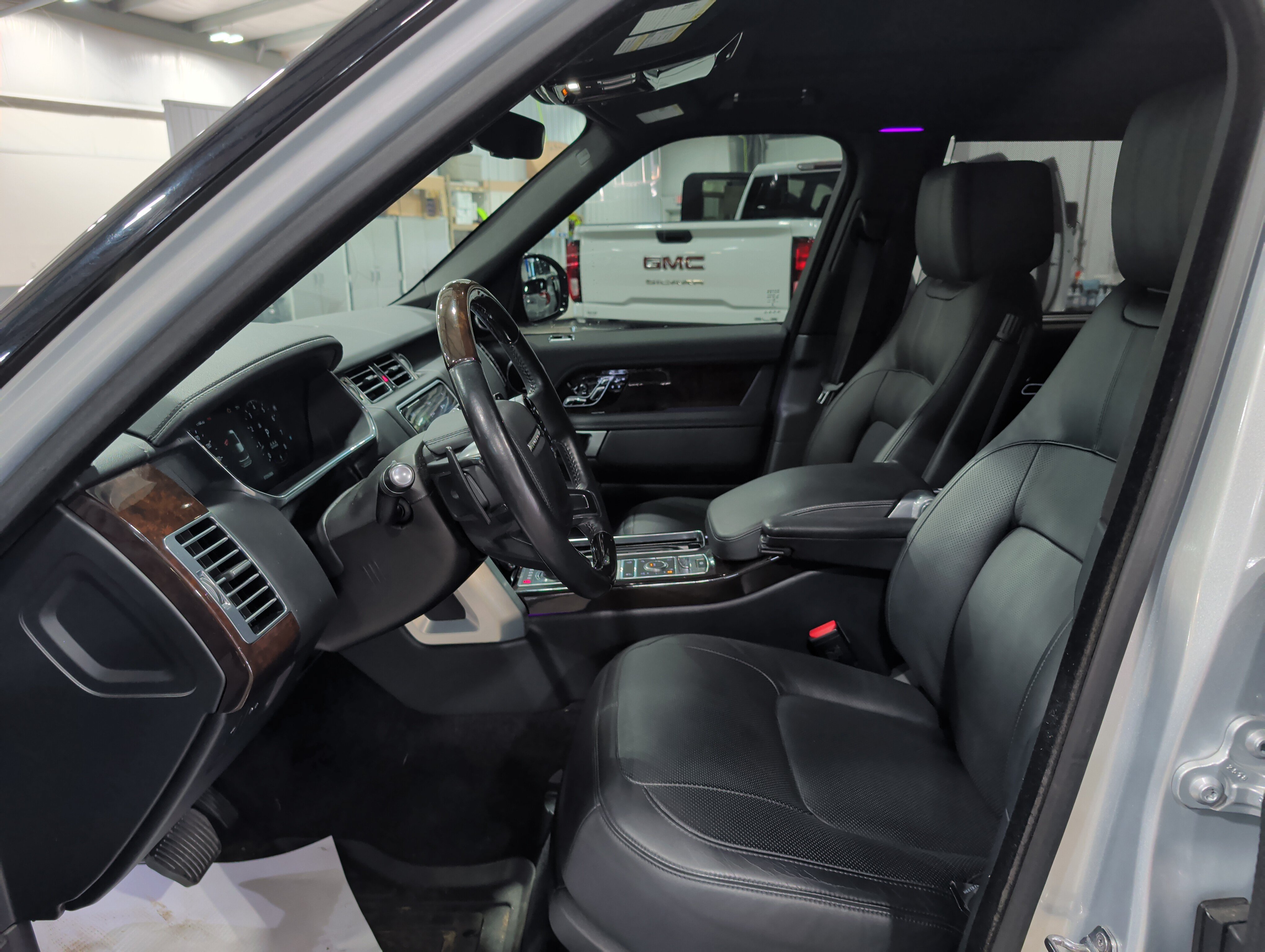 Used 2019 Land Rover Range Rover Long Wheelbase Supercharged AWD/4WD image 7