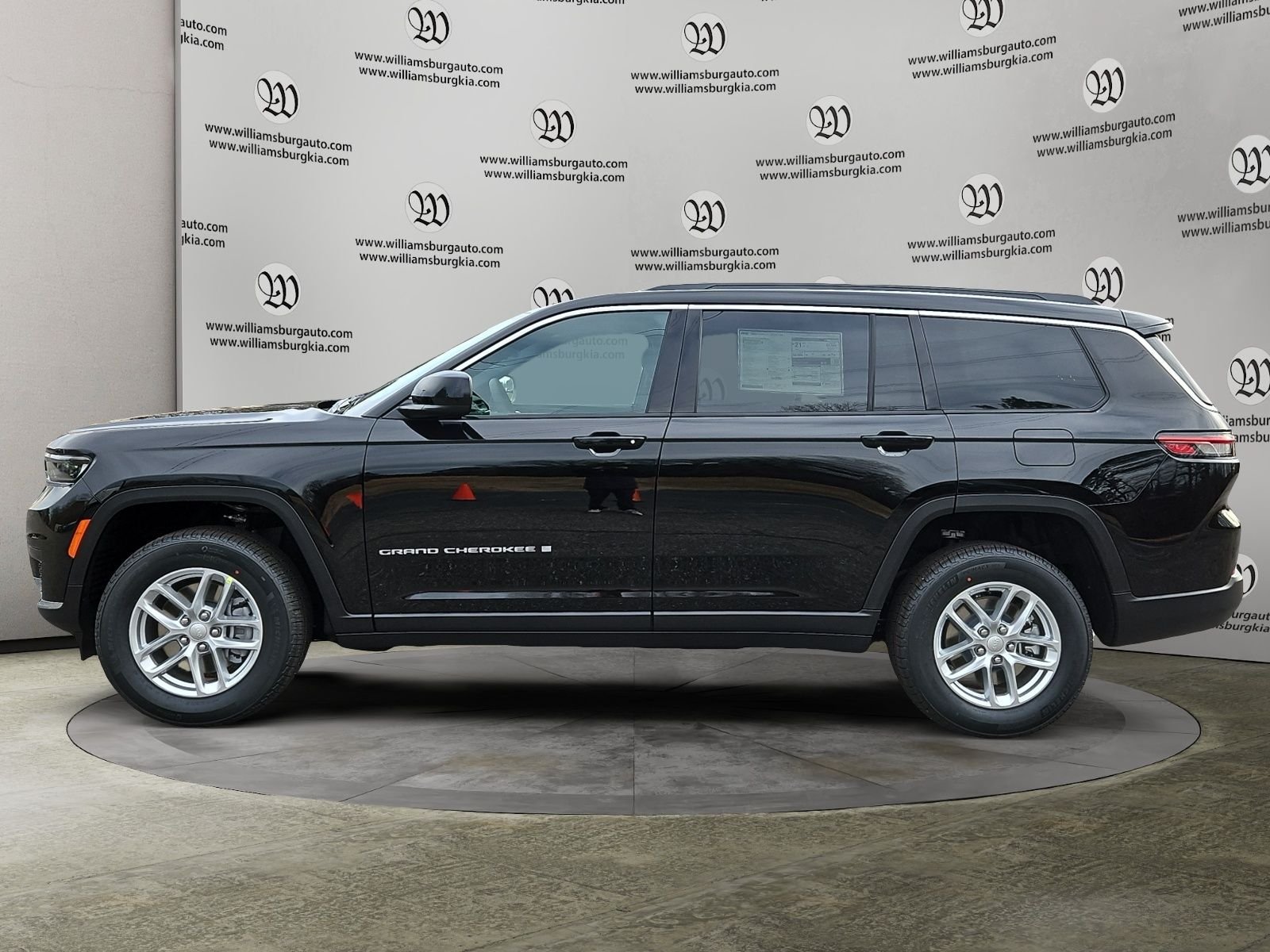 New 2025 Jeep Grand Cherokee L Laredo AWD/4WD image 2