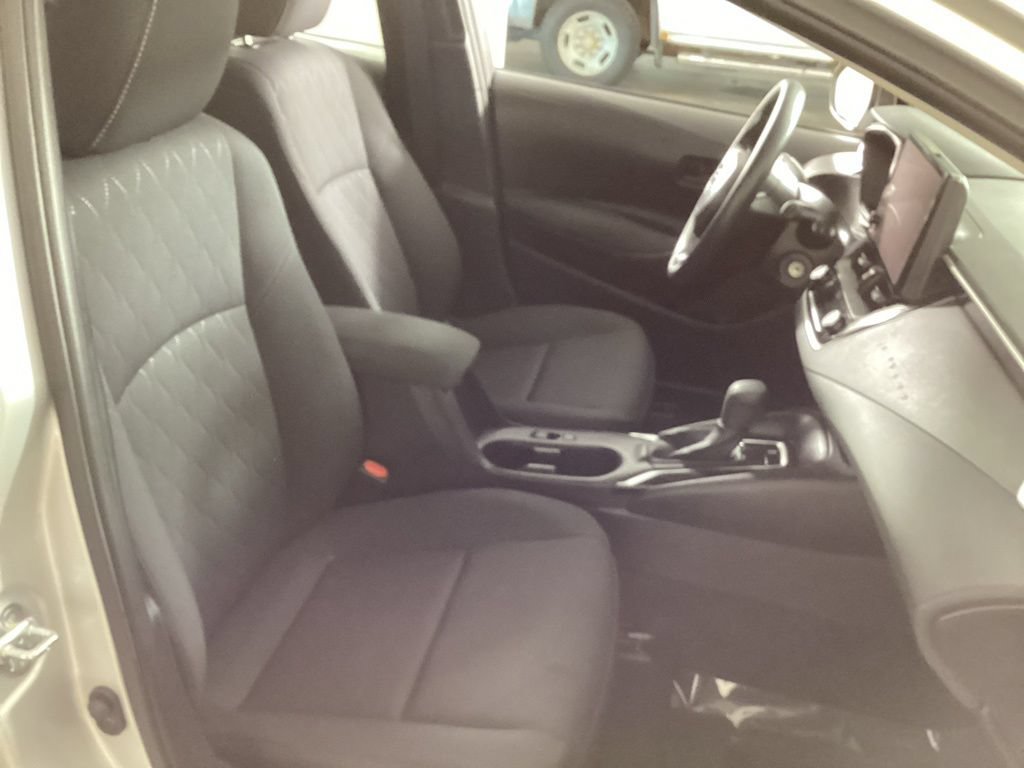 Used 2025 Toyota Corolla LE FWD image 18