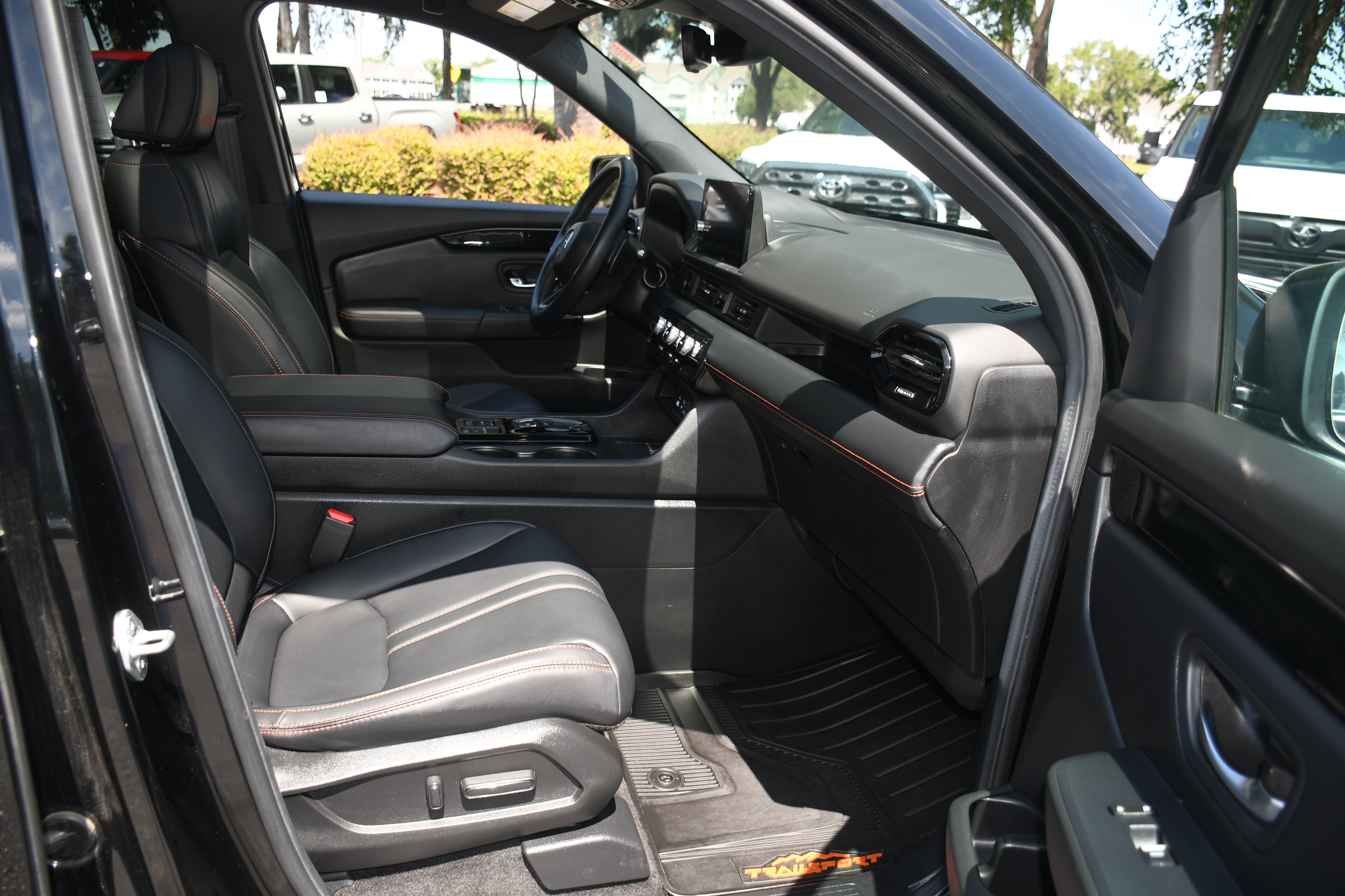 Used 2025 Honda Pilot TrailSport image 22