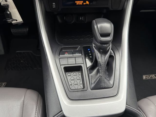 Used 2019 Toyota RAV4 LE image 20