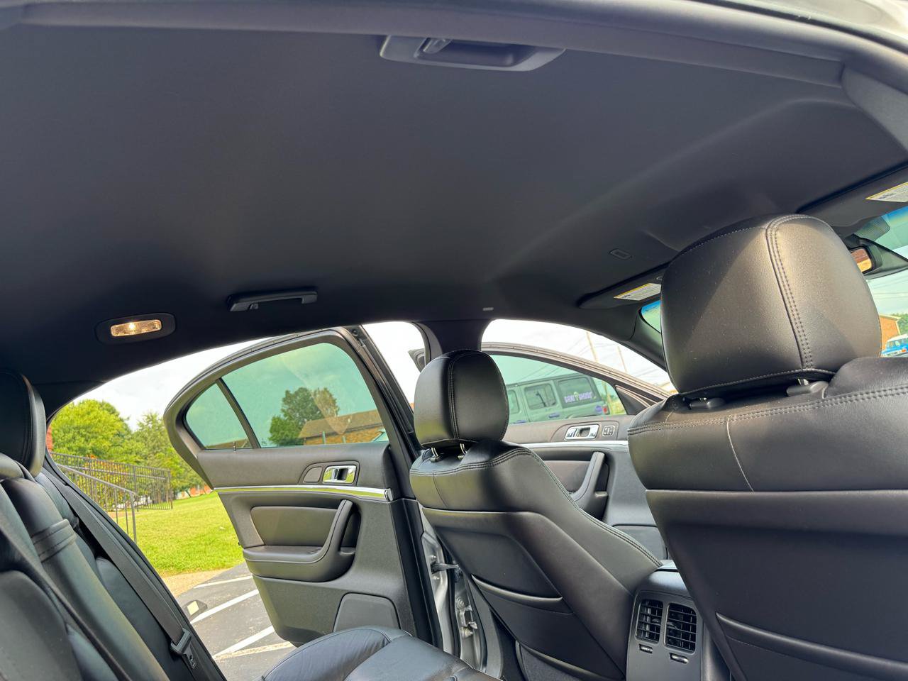 Used 2014 Lincoln MKS FWD image 31