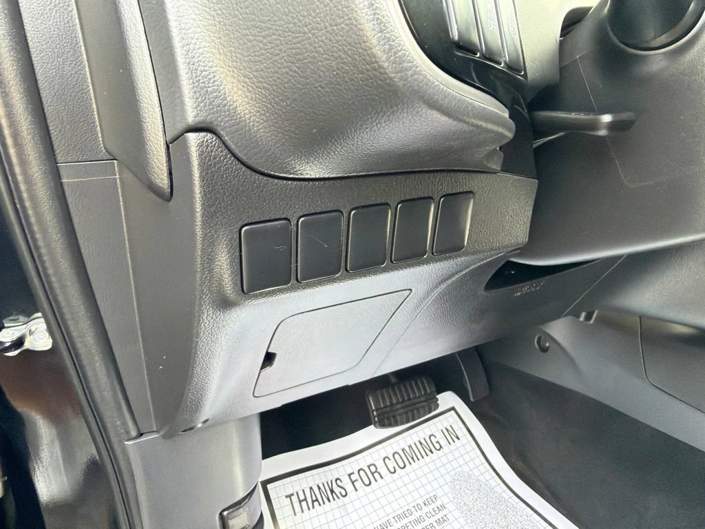 Used 2020 Mitsubishi Outlander SE AWD/4WD image 15