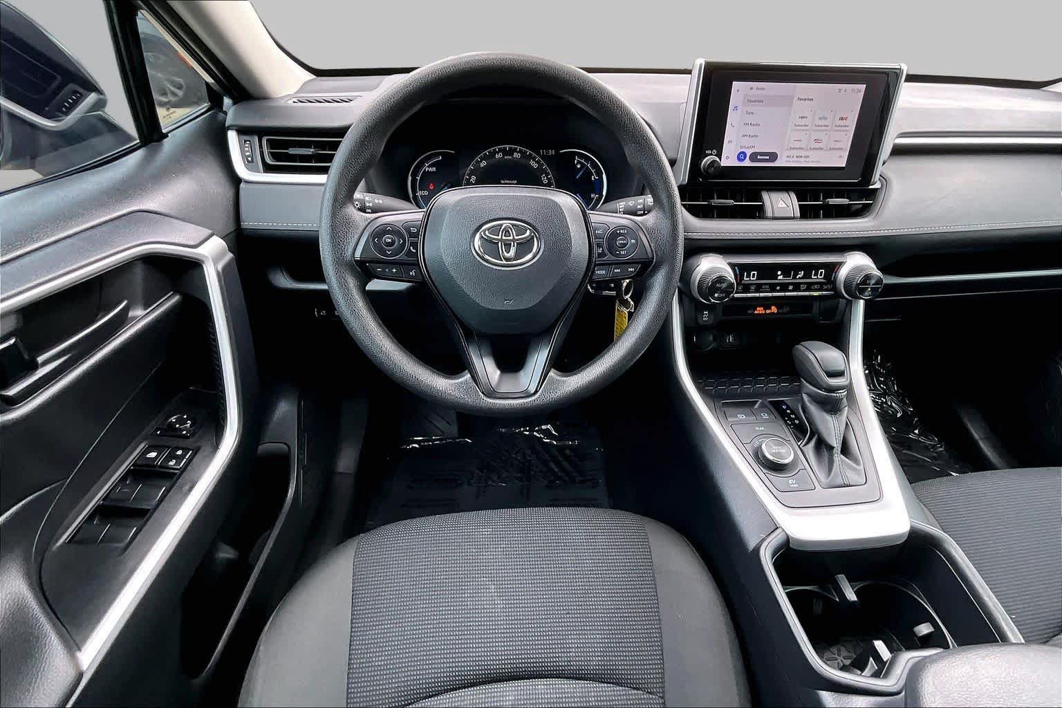 Used 2025 Toyota RAV4 LE AWD/4WD image 6