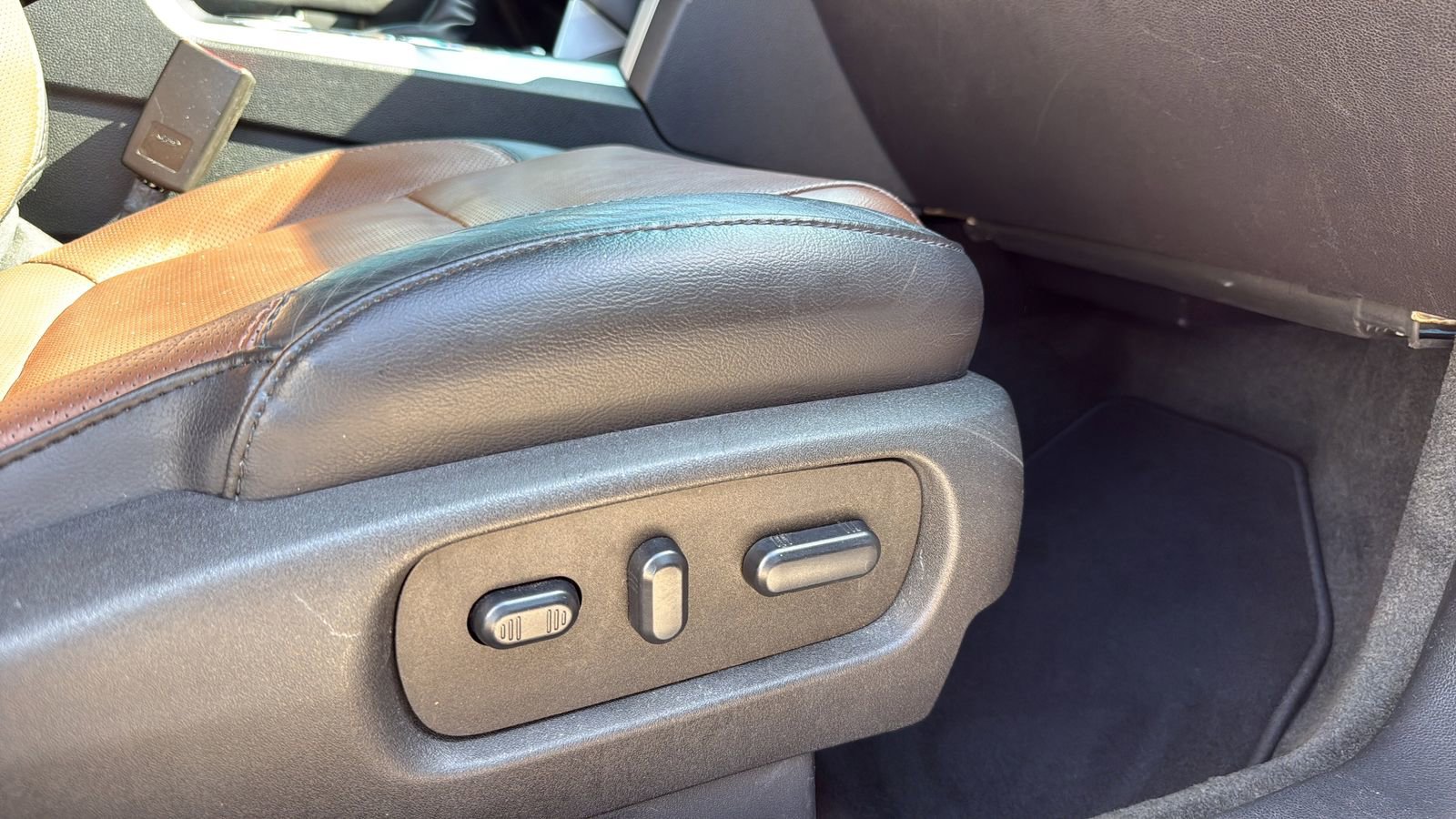Used 2015 Ford Explorer Limited w/ Equipment Group 302A FWD image 24