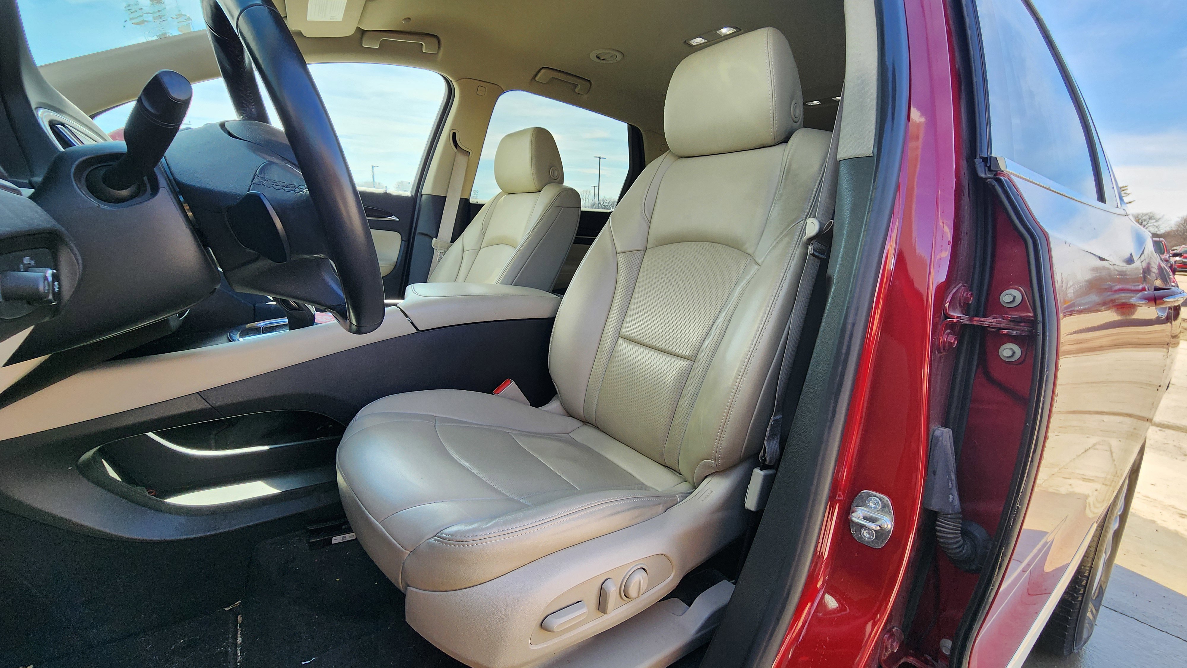 Used 2019 Buick Enclave Essence image 10
