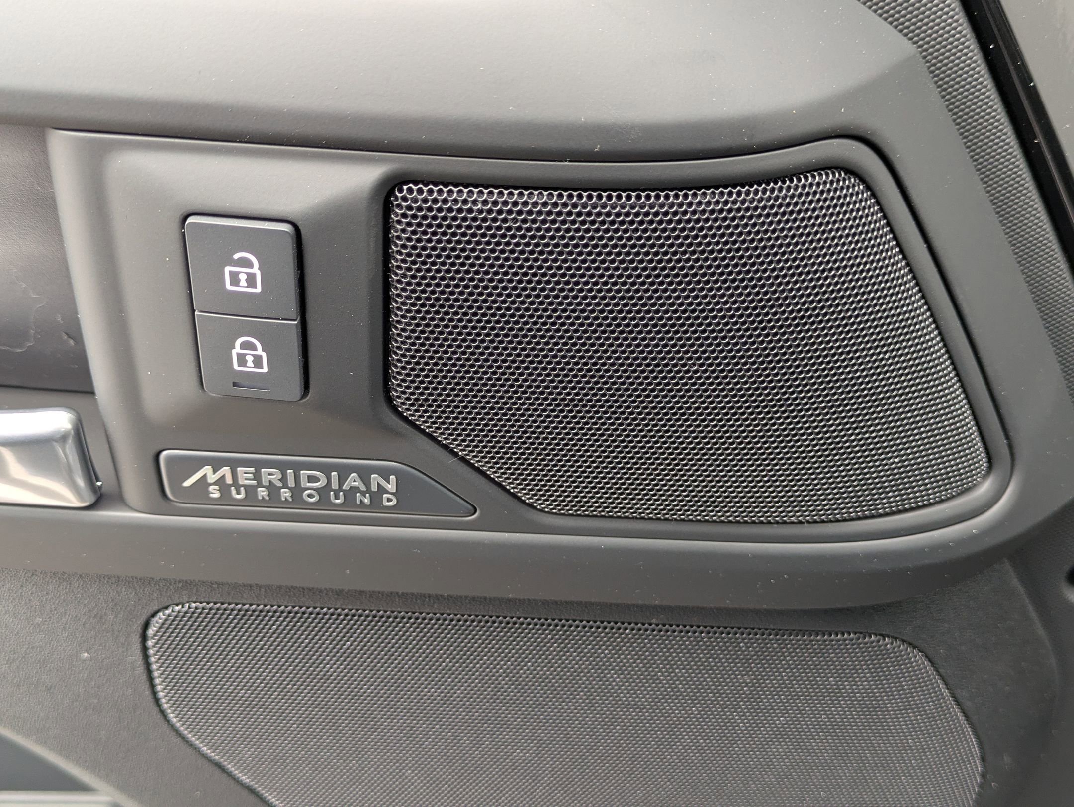 New 2026 Land Rover Defender 110 X-Dynamic SE image 23