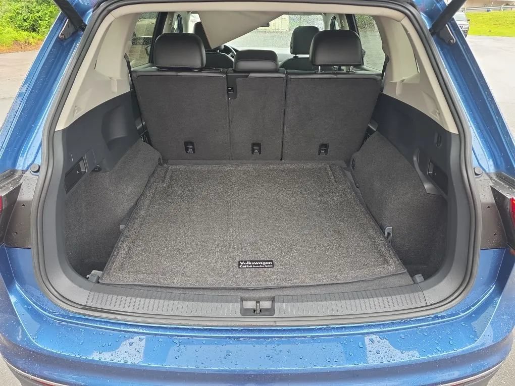 Used 2018 Volkswagen Tiguan SEL AWD/4WD image 51