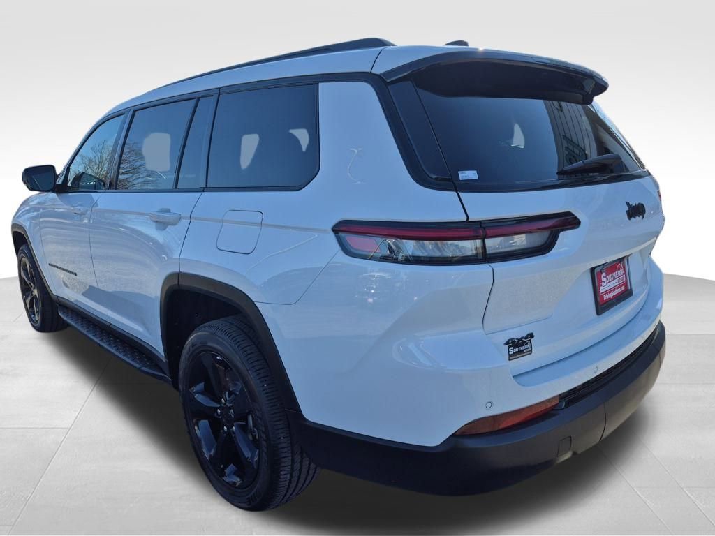 Used 2025 Jeep Grand Cherokee L Laredo image 3