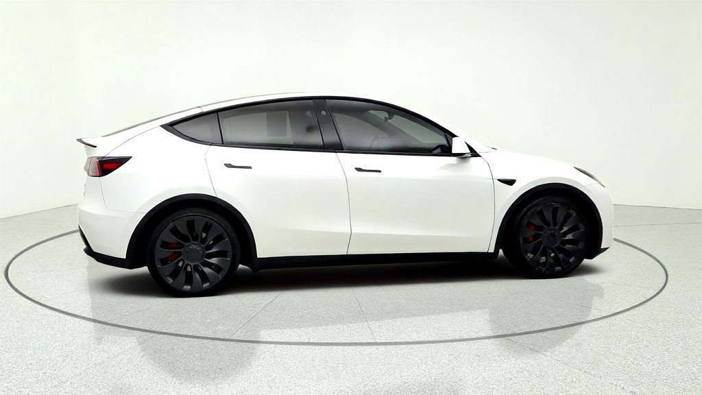 Used 2024 Tesla Model Y Performance AWD/4WD image 4