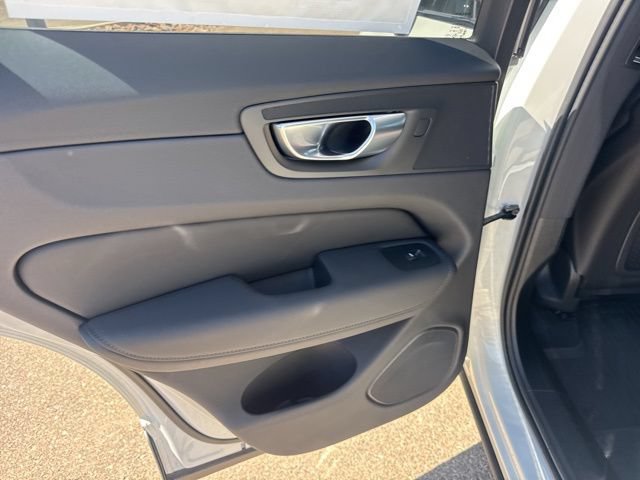 New 2026 Volvo XC60 B5 Plus w/ Climate Package AWD/4WD image 17