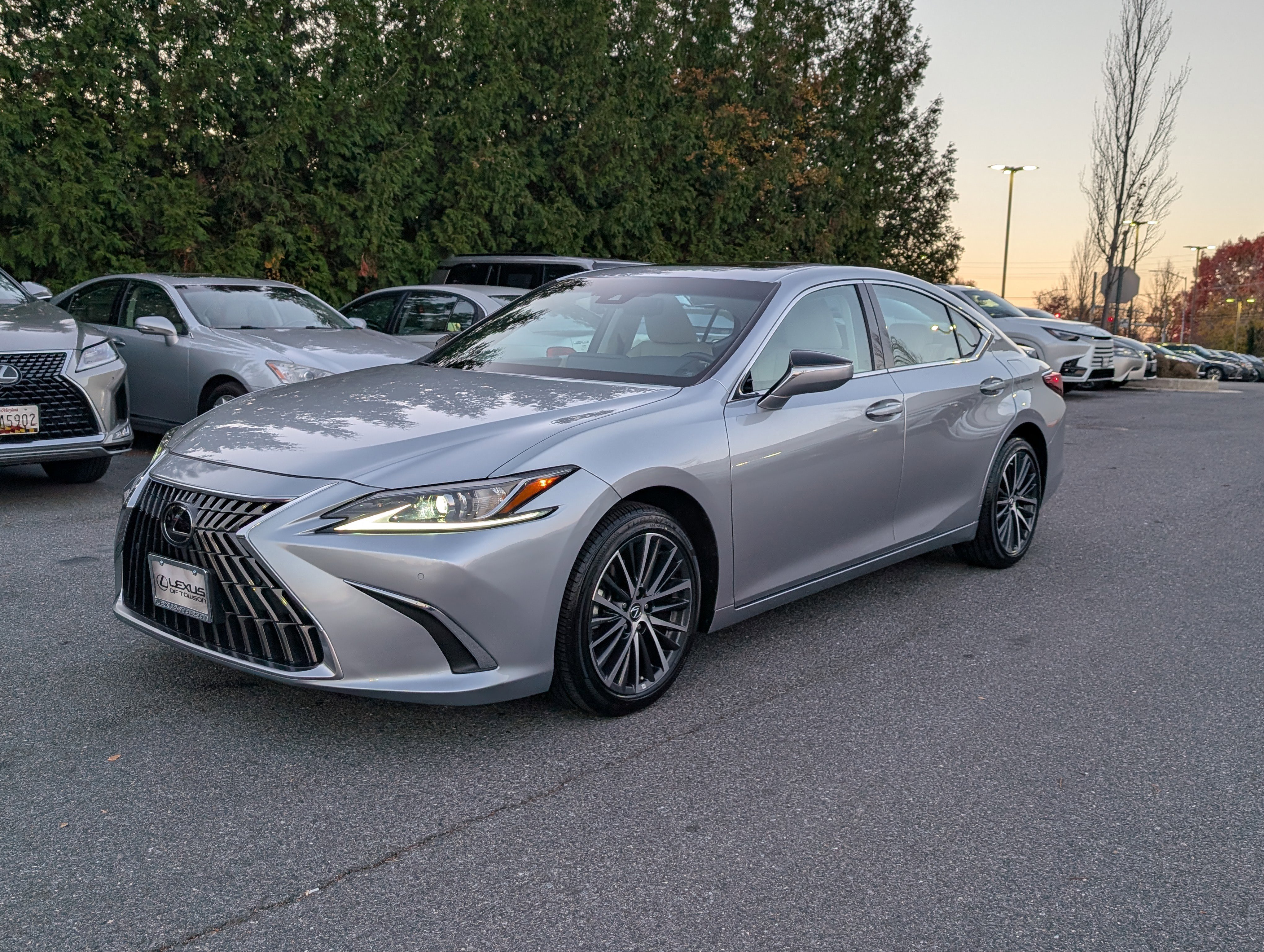 Certified 2025 Lexus ES 300h w/ Premium Package image 7