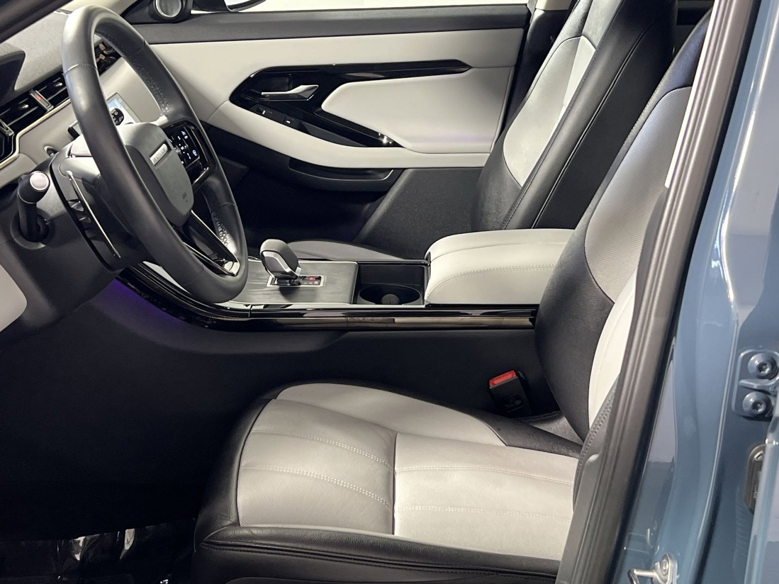 Used 2024 Land Rover Range Rover Evoque Dynamic SE image 13