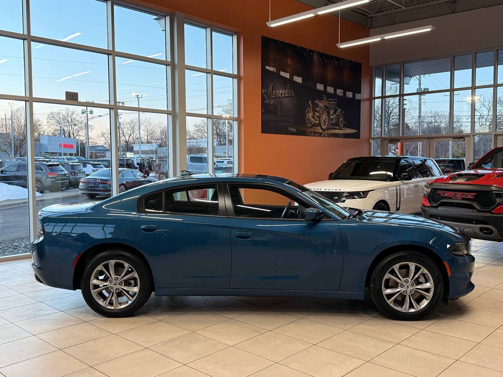 Used 2022 Dodge Charger SXT w/ Navigation & Travel Group image 5