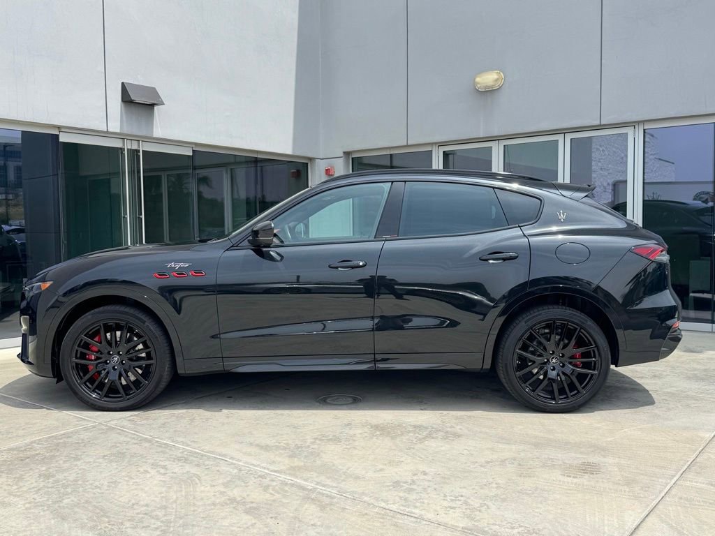 Used 2023 Maserati Levante Trofeo AWD/4WD image 4