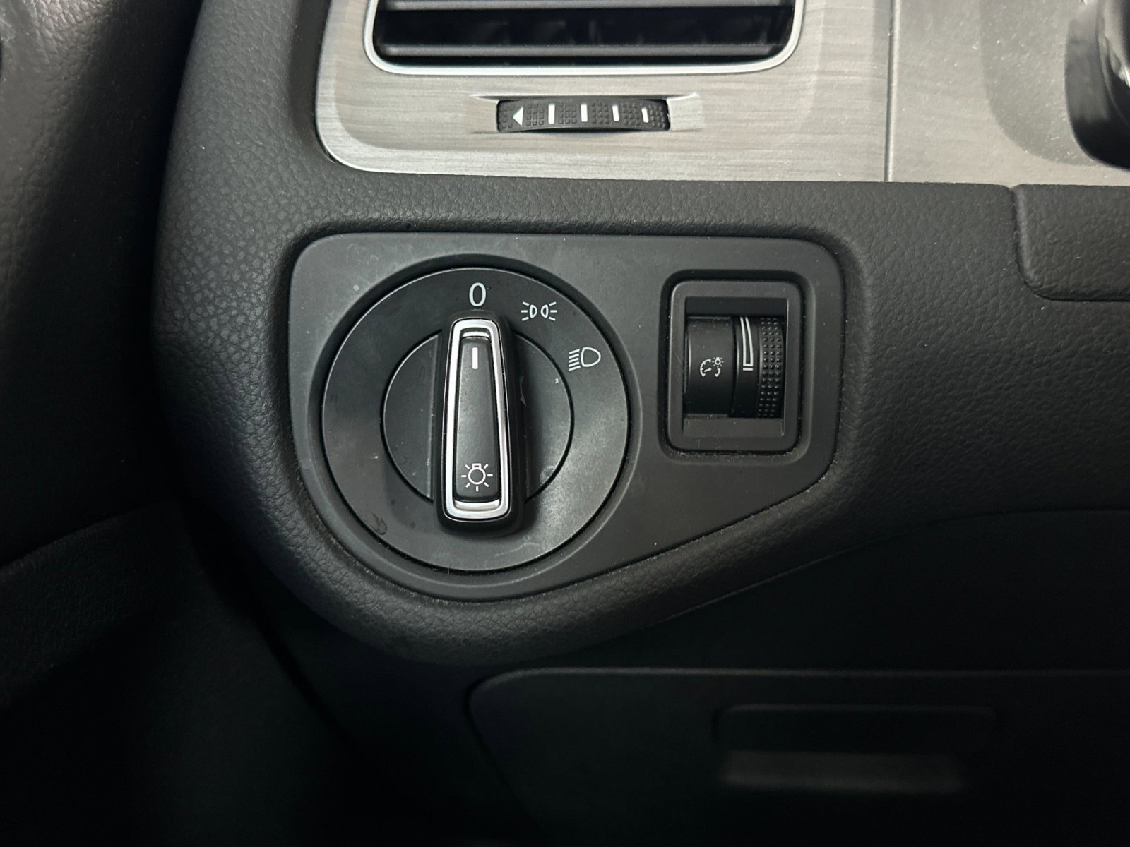 Used 2016 Volkswagen Golf SEL image 25